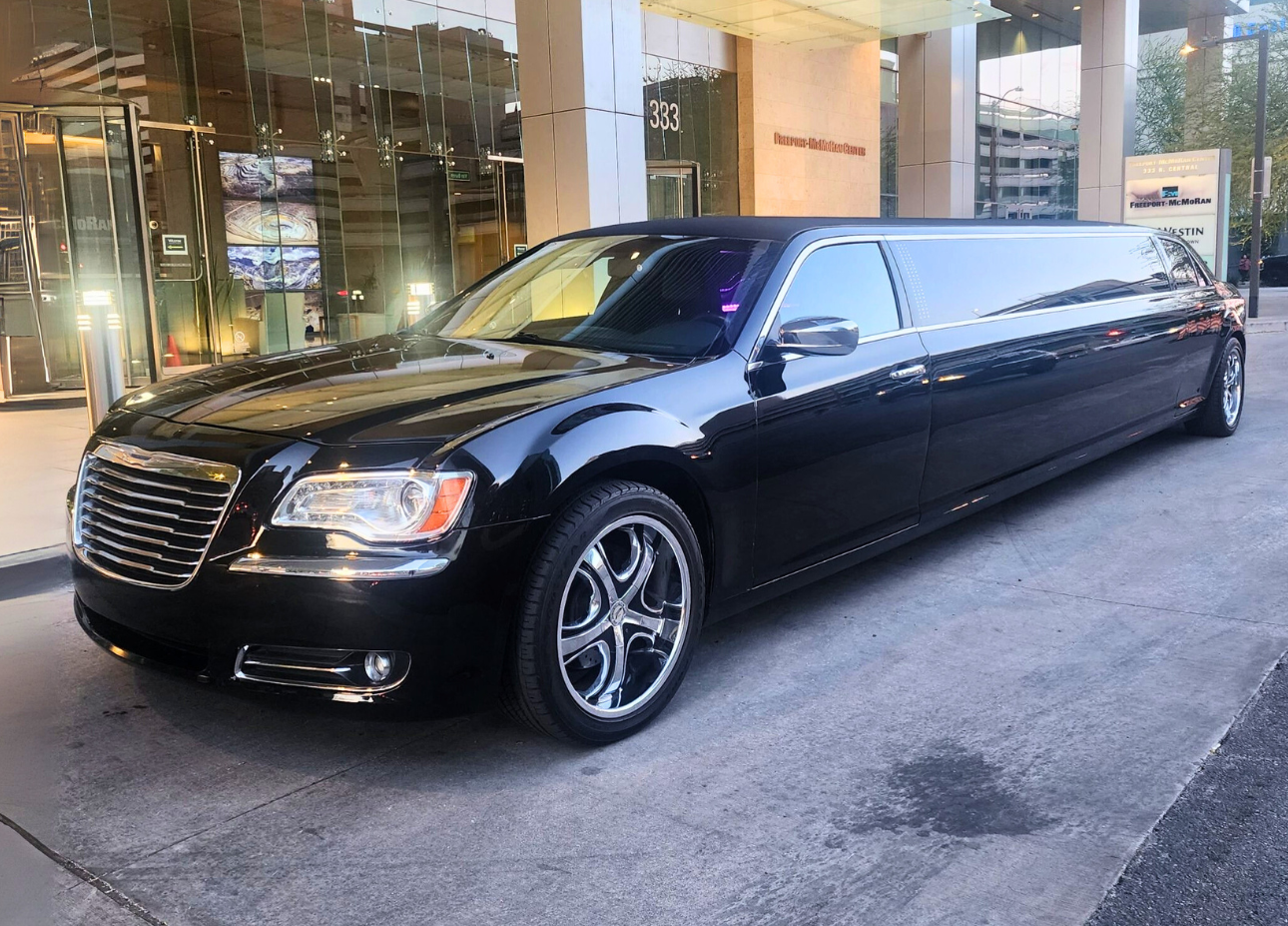 Chrysler 300 limousine rental in Phoenix, Scottsdale, and all of Arizona