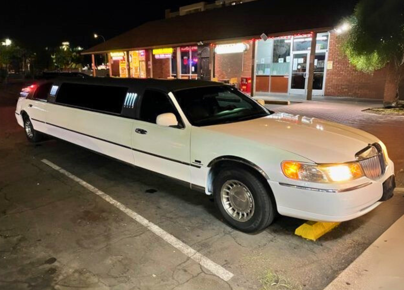 Lincoln Town Car limousine rental in Phoenix, Scottsdale, and all of Arizona